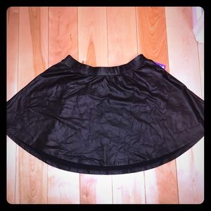 Leatherette skirt